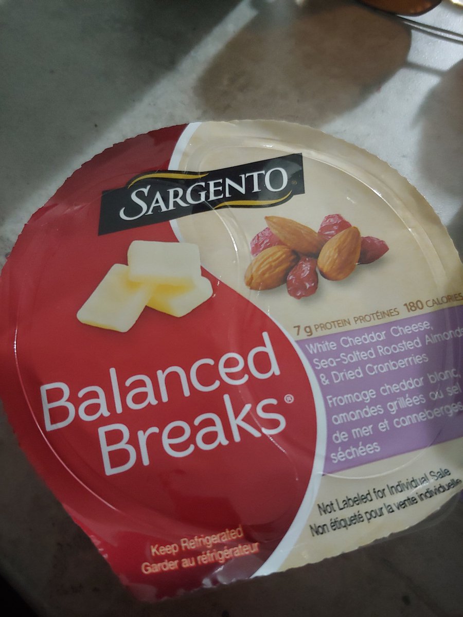 emroeter's tweet photo. @SargentoCheese extremely disappointed that my Sunday snack was ruined by mold on the cheese and the expiry date is two months from now https://t.co/3qh2JnERxo