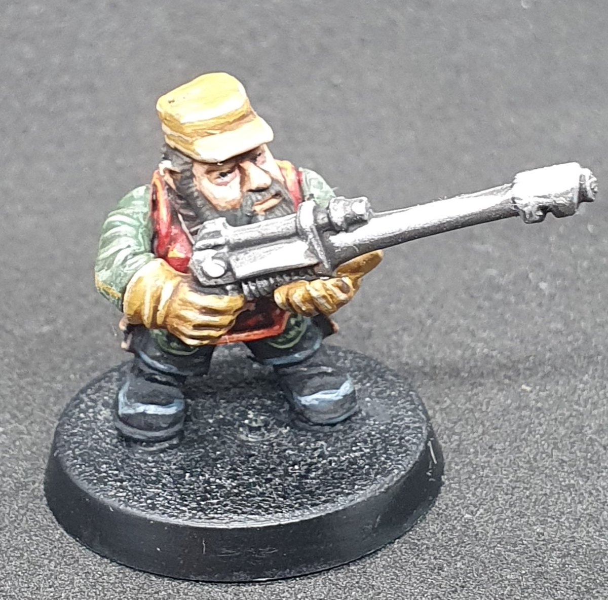 Squat40k's tweet photo. In honour of #New40k I decided to quickly paint up one of the poster boys for fun. So here is a Squat in bog standard Mjolnir brotherhood colours. #WarhammerCommunity #wepaintminis #bringbacksquats https://t.co/uofLc5rqtP