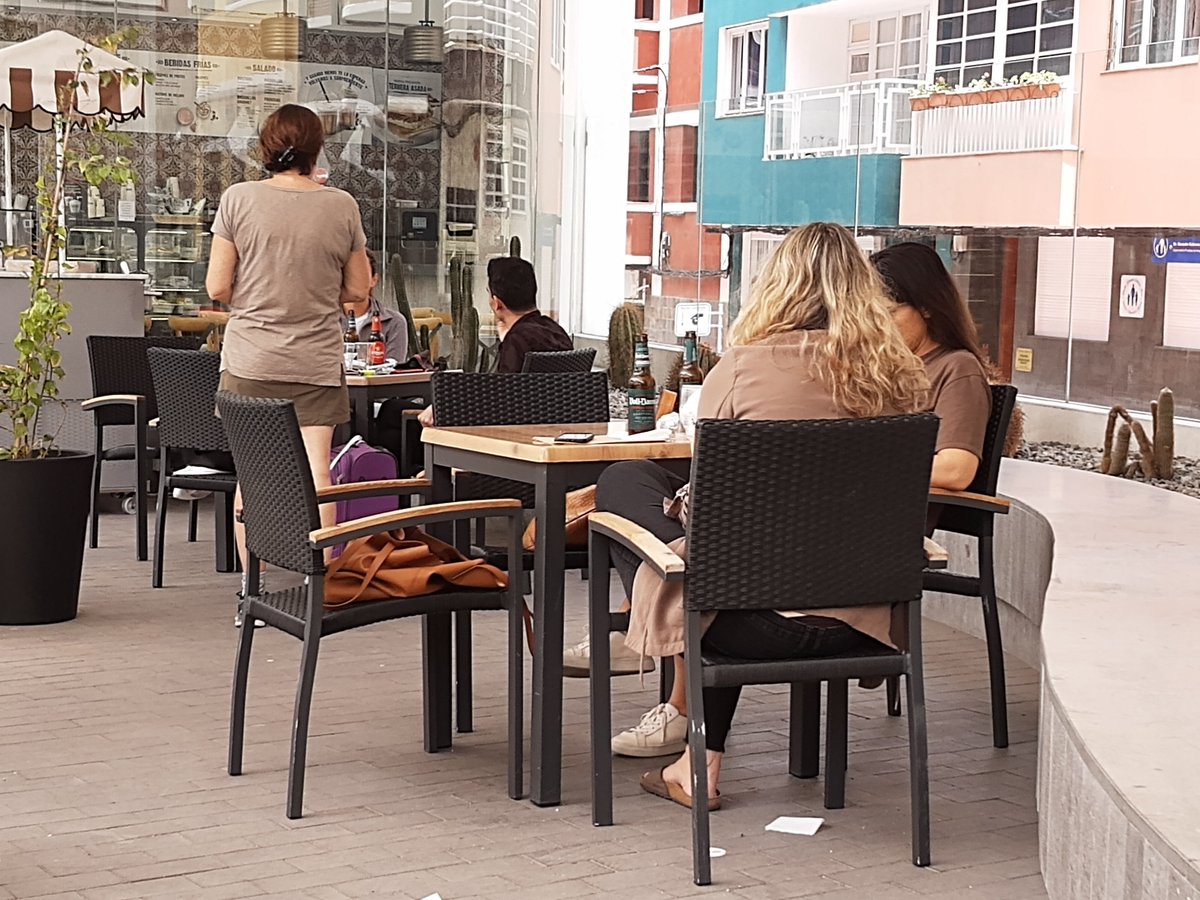 En vísperas de la Fase 2, los bares y cafeterías siguen cumpliendo con las normativas orientadas por el gobierno para la protección de todos los ciudadanos. #LaEspañaSolidaria #CartografiaDeUnaDesescalada