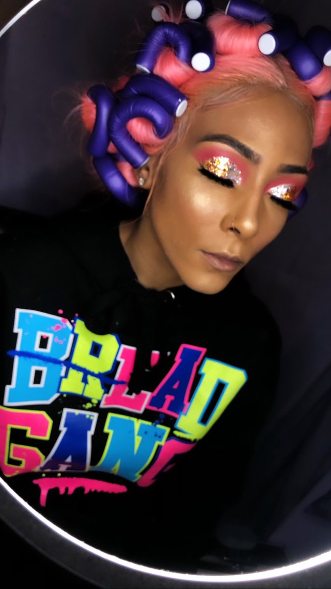 asyragang's tweet photo. Never post my makeup looks but here I go lol🙌🏾🥰 #MUA #MUAinthemaking https://t.co/PG1mSap28F