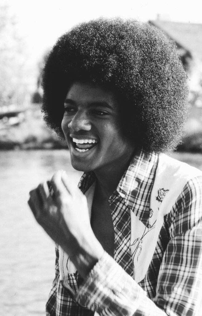 — a thread of michael jackson, but he grows older if you keep scrolling