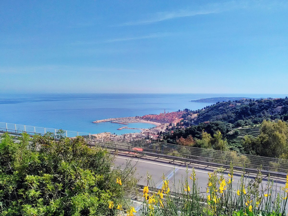 PascalPhotograp's tweet photo. Petite rando cette après midi sur les hauteur de Ville de Menton. #VilleDeMenton #paysage #FrenchRiviera #SuperGaravan #Garavan #photographer #WikoMobile #Voyage https://t.co/iaGEknBm9H