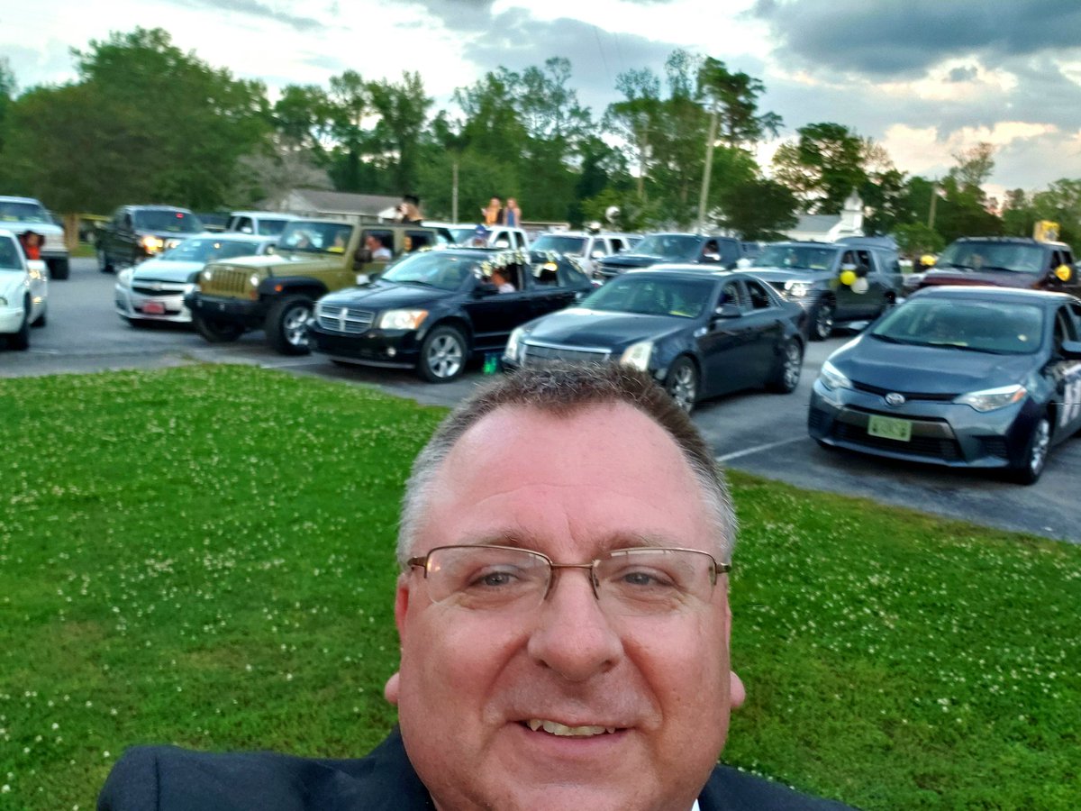 WesleyFloydNC's tweet photo. MECHS Drive-In Graduation was an awesome and unique experience.
#doingwhatisbestforstudents
#hydeschools https://t.co/EQSa3lMdMw