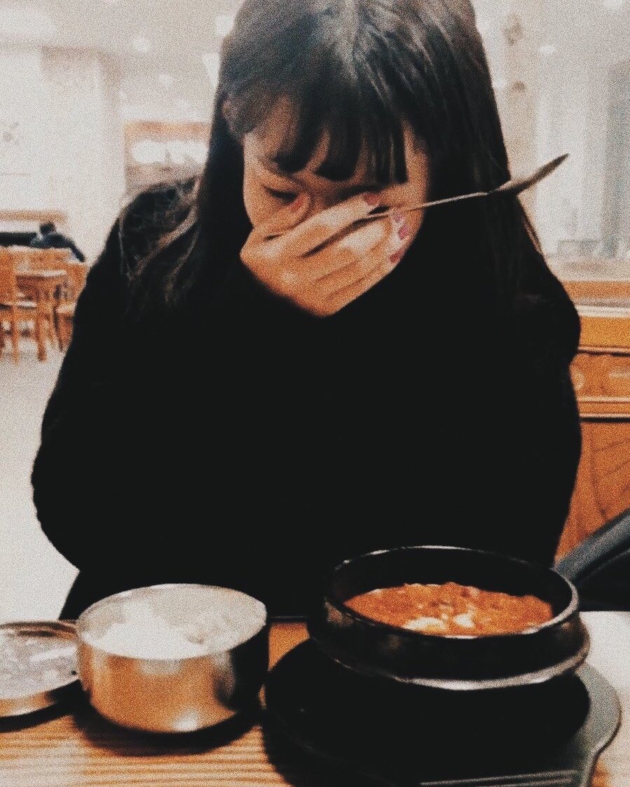 People who love to eat are always the best people. Hastag Taehyung best boi and Seulgi best girl.
