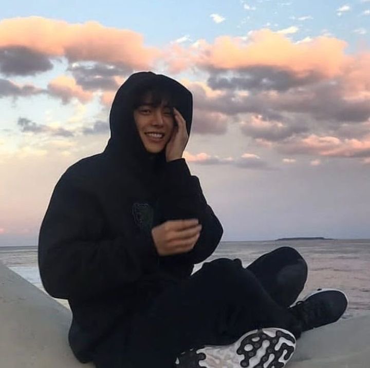 ONE looking like a whole babie A dangerous thread: