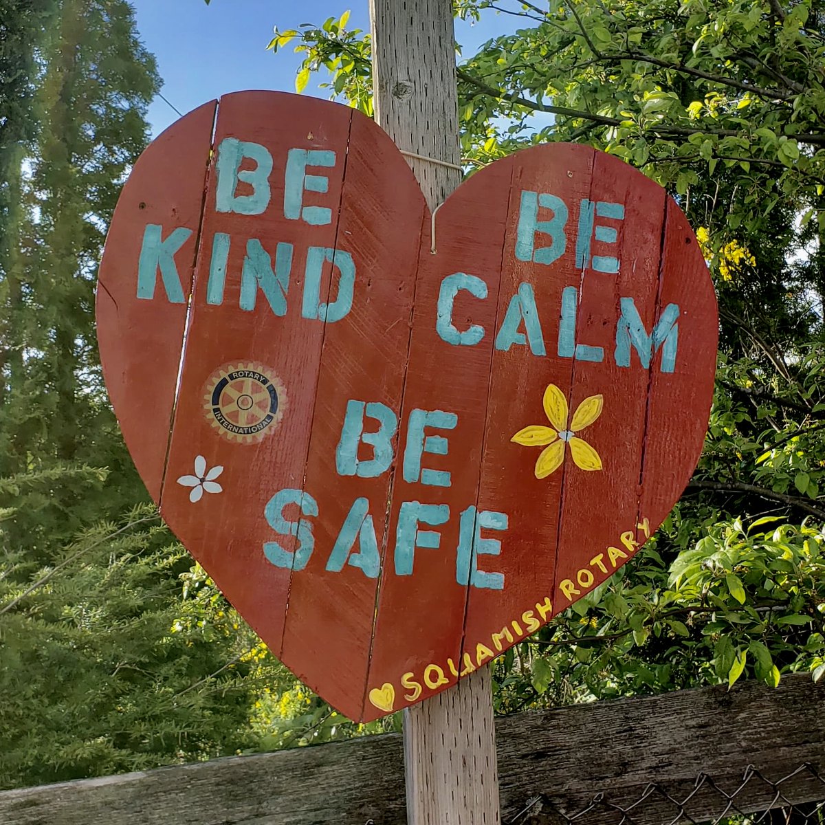 Our #Squamish team members are seeing lots of these lovely messages out on the trails💚 Thank you Squamish Rotary!