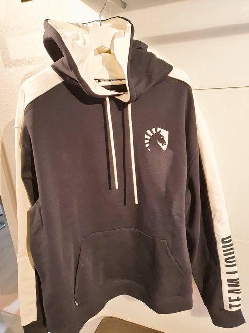 Watch Max Broecker's leaked NSFW photo on TwXstars