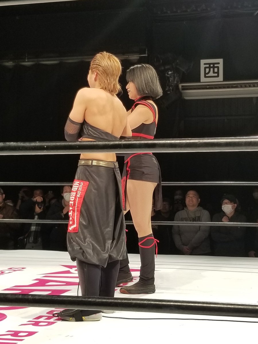 In Osaka I told Hana she and Kagetsu were my favorite team and she replied "me too". I thanked her for teaming with Kagetsu again as it was something I never thought I would get to see live and she made my dream come true. ( Continued ...)