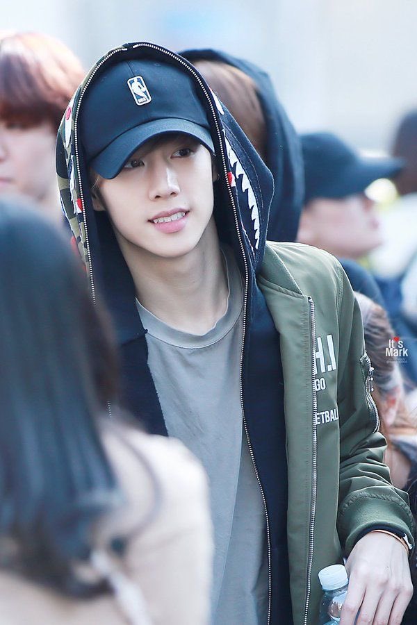 a thread of Mark Tuan smiling but his smile gets bigger as you keep scrolling  #got7    #MarkTuan