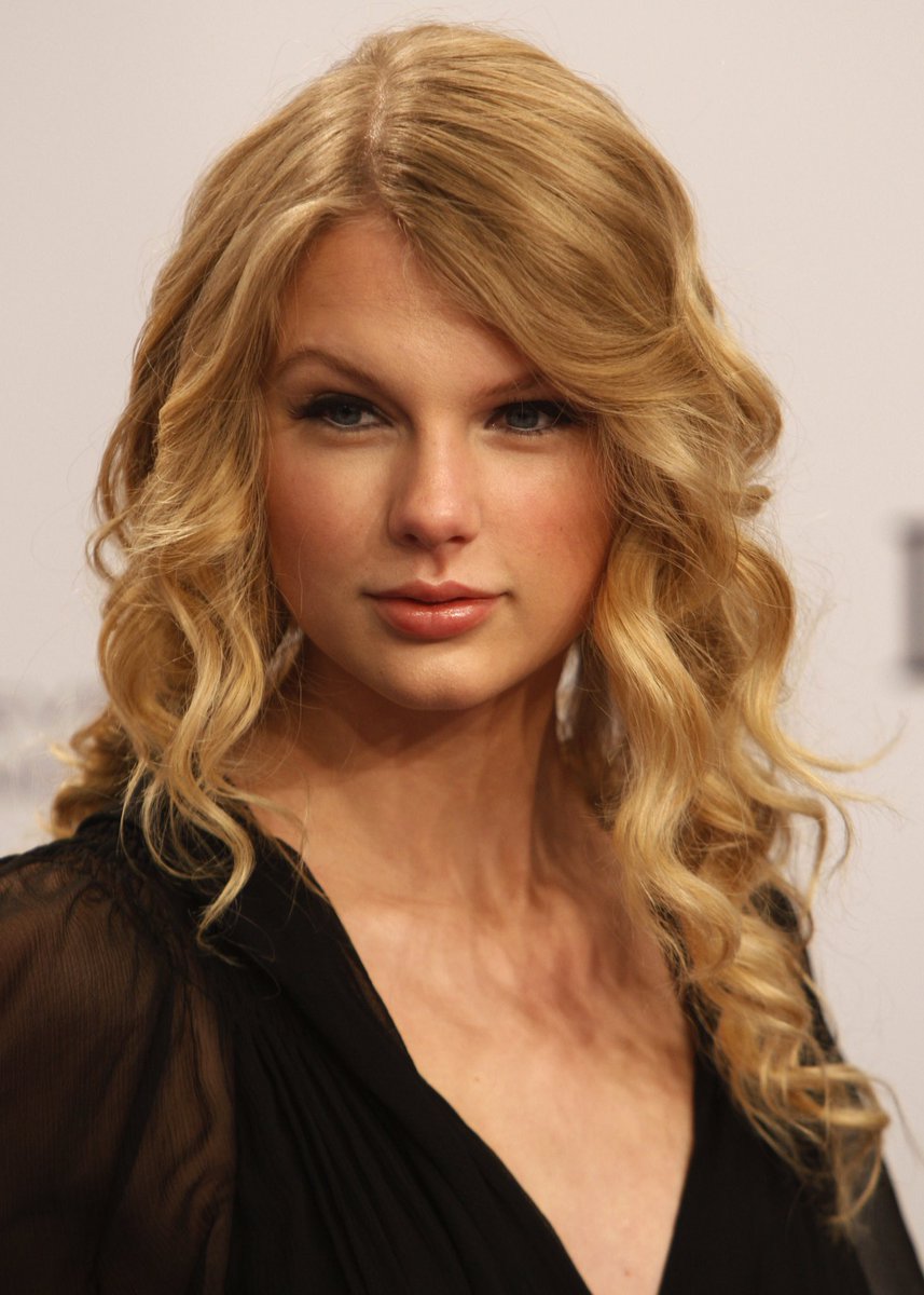 Taylor Swift but she gets older as you scroll down