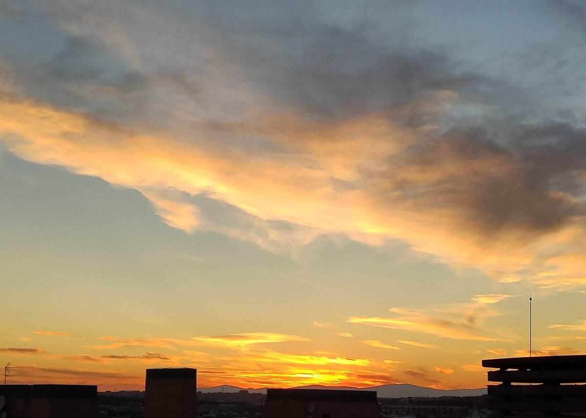 aliasmuni_'s tweet photo. abro hilo de las fotos que le vaya haciendo al cielo porque es precioso y porque si :))
si queréis añadir vosotrxs tmb pues chill https://t.co/cD3sSCc6tt
