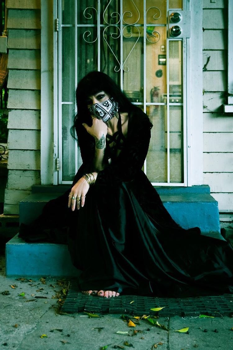 Big #lockdown mood 😷
this pic is from a Safer At Home series by #la photographer <a href="/bobgsnapshots/">bobgsnapshots</a>