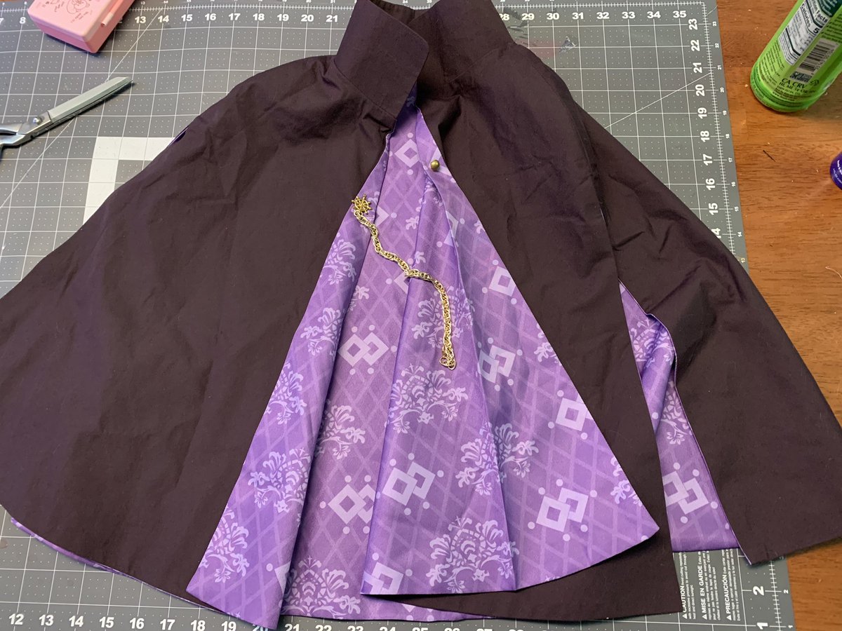 this means going in and taking the seams apart as if i was gonna do a professional alteration. i’ll just be taking it apart and harvesting the lining and remaking the pattern, but this is the best way to get ALL the lining fabric