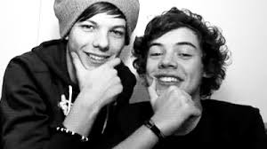 Harry and Louis' laughs are always a bit louder,their smiles are always a bit wider,their eyes are always a bit softer,when they're in the same room.Harry Styles & Louis Tomlinson making each other laugh and smile, a very needed thread: