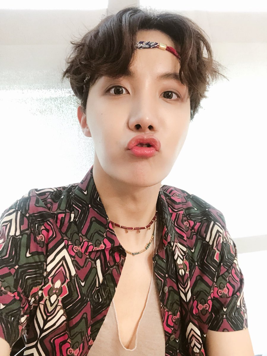 Colorful Hobi kisses @BTS_twt