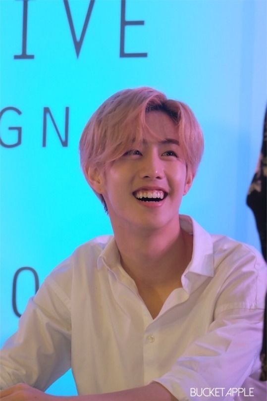 a thread of Mark Tuan smiling but his smile gets bigger as you keep scrolling  #got7    #MarkTuan