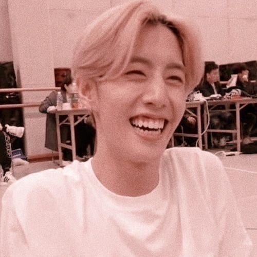 a thread of Mark Tuan smiling but his smile gets bigger as you keep scrolling  #got7    #MarkTuan