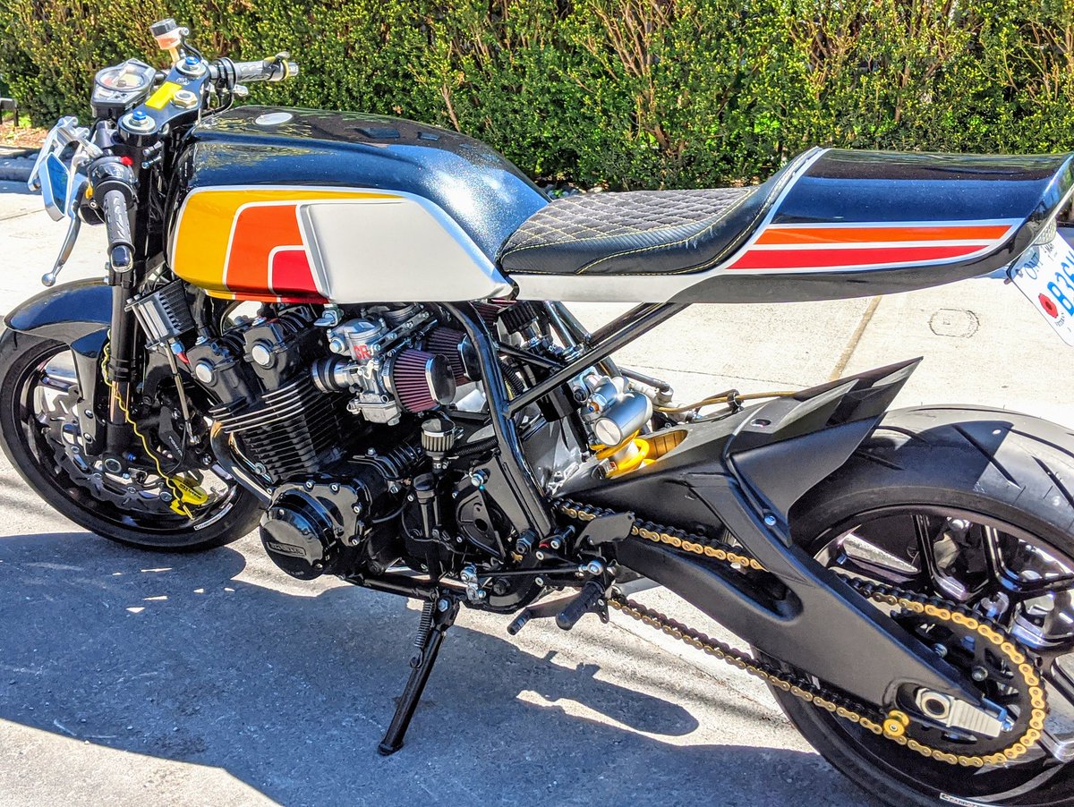 Since I am far from being a #pistonhead myself, when I see beautiful machines like the one I #spotted in #junctiontriangle earlier this week I really miss <a href="/cheneydrive/">Peter Cheney</a> old "Spotted" column.