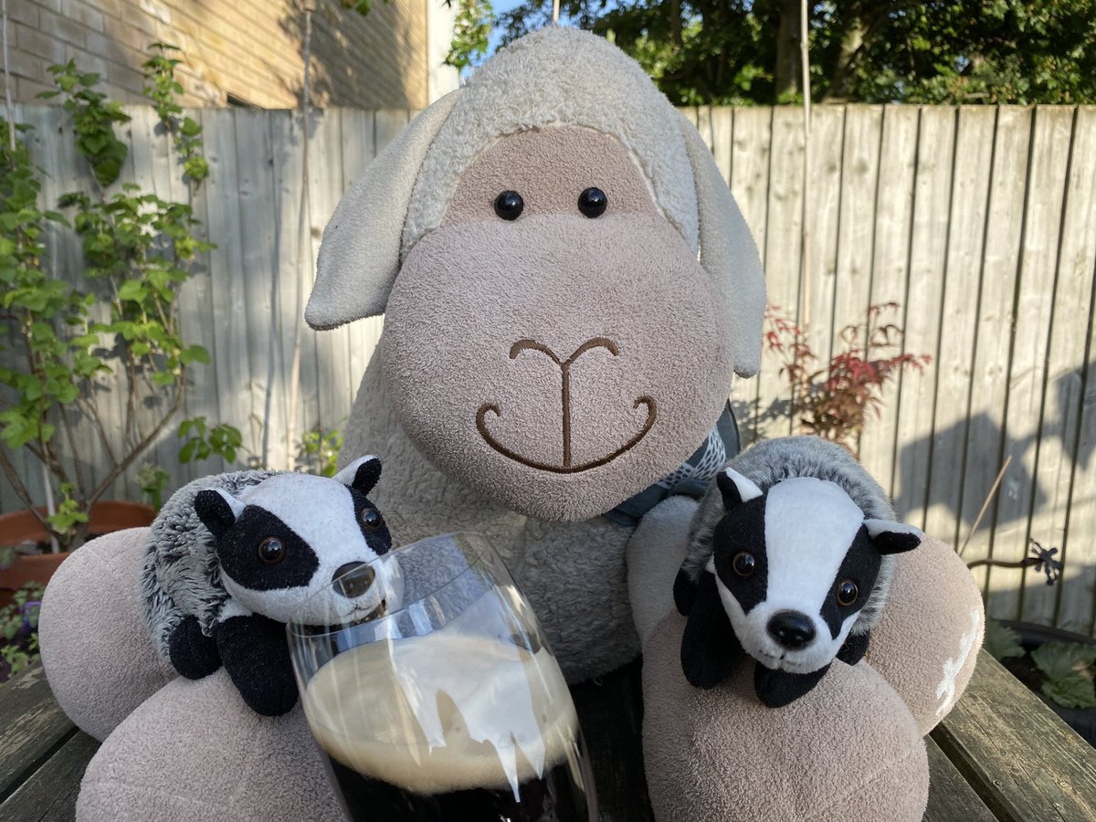 It’s your turn now Barty. Make sure you have a good taste #petespints 🍺🍺🍺🐏🦡🦡