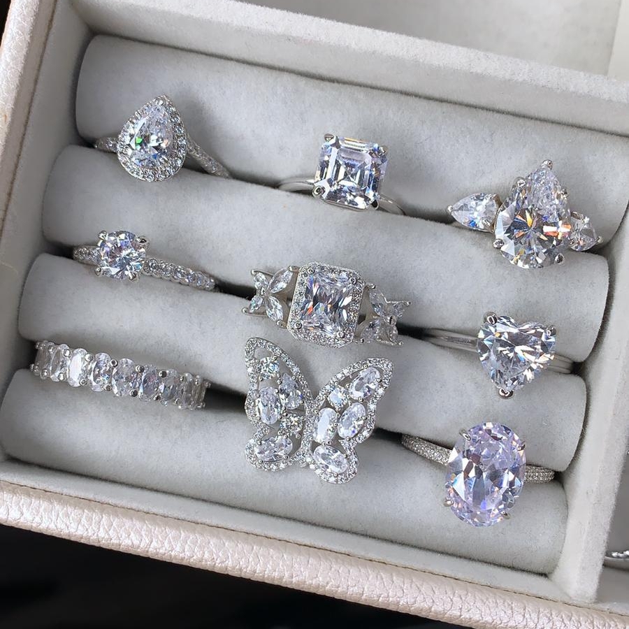 ✨ 𝙍𝙄𝙉𝙂 𝙂𝙄𝙑𝙀𝘼𝙒𝘼𝙔 ✨ Enter for a chance to win our LENA ring 💍 (left bottom corner) How to enter: - Follow us @ringdeluxedaily - RT this tweet - Reply with your favorite ring in this box 😍 The winner will be announced on 6/7. GOODLUCK 🙌🏽✨💕