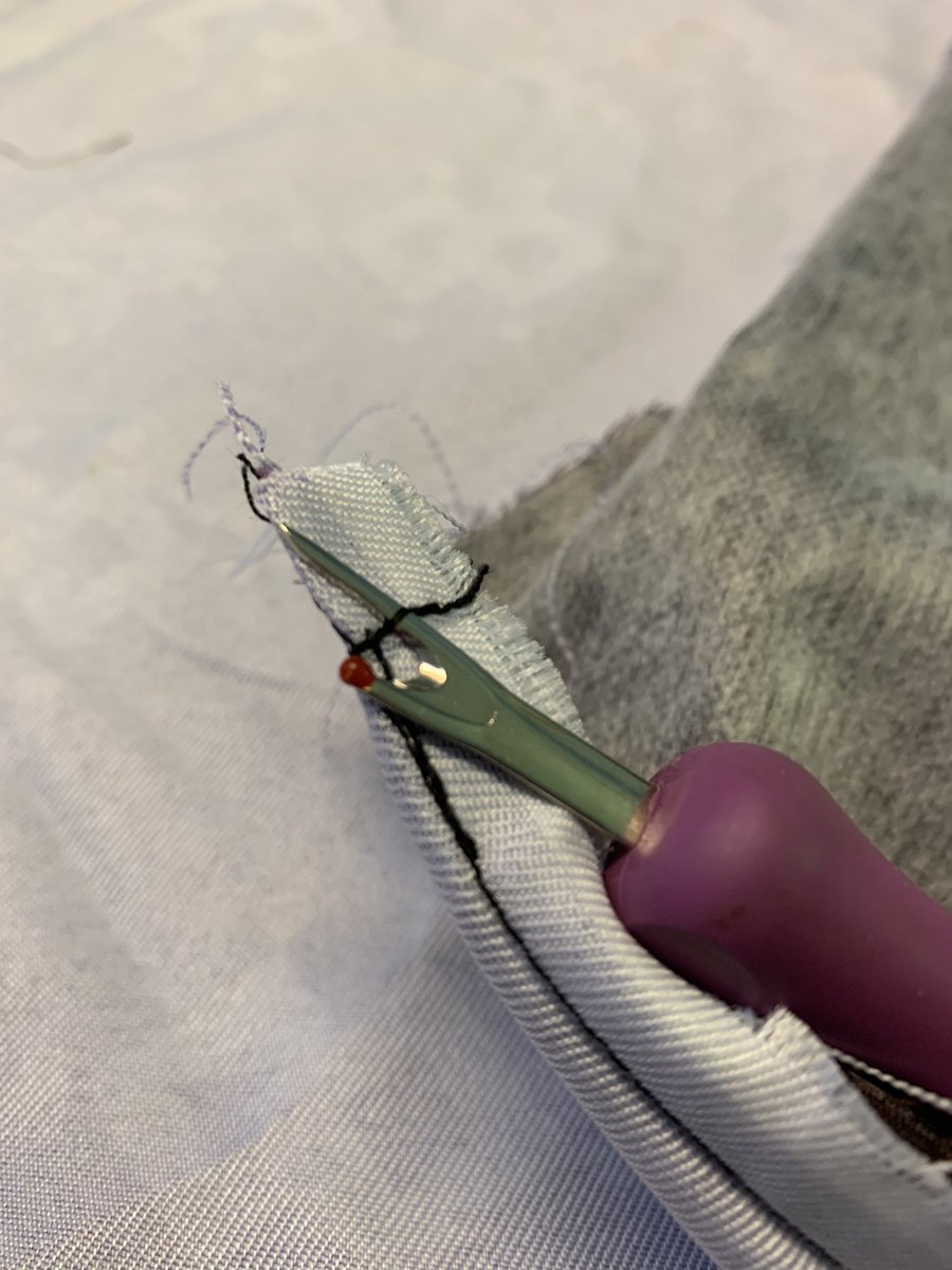 since i’m taking the whole thing apart i’m just gonna pick a spot and go in. i like to find where the stitcher finished a seam and just start from there. CAREFULLY pick up a stitch with your seamripper and start seamripping out the back stitching