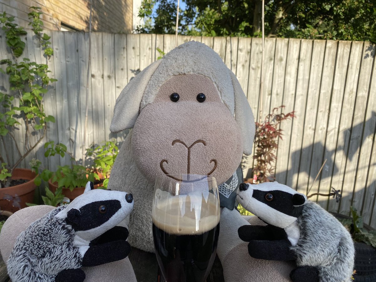 Baa. This has a chocolate flavour with some fruitiness to start, which matures to a dry, smoky coffee finish #petespints 🍺🍺🍺🐏🦡🦡