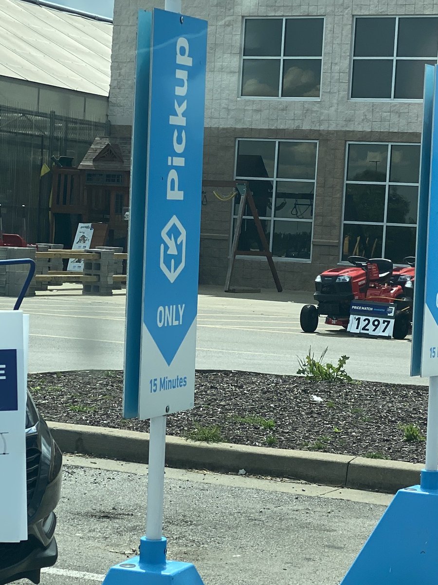 ThePewitts's tweet photo. Lies. 45 min later, we still wait.  Losing a customer. @Lowes https://t.co/nLoiUSKUtJ
