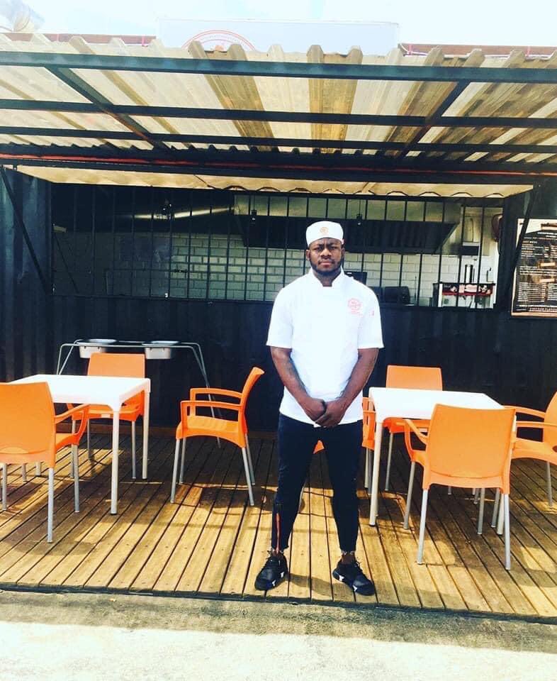 MojaChicken's tweet image. Meet @TloksLepara_ a 32yr old hustler from Taung, Tloks have no tertiary qualification and was raised by a single parent who used to be a domestic worker. He is the founder and owner of @PestKemisetso and Moja Chicken #MojaChicken #Uyajola99sunday