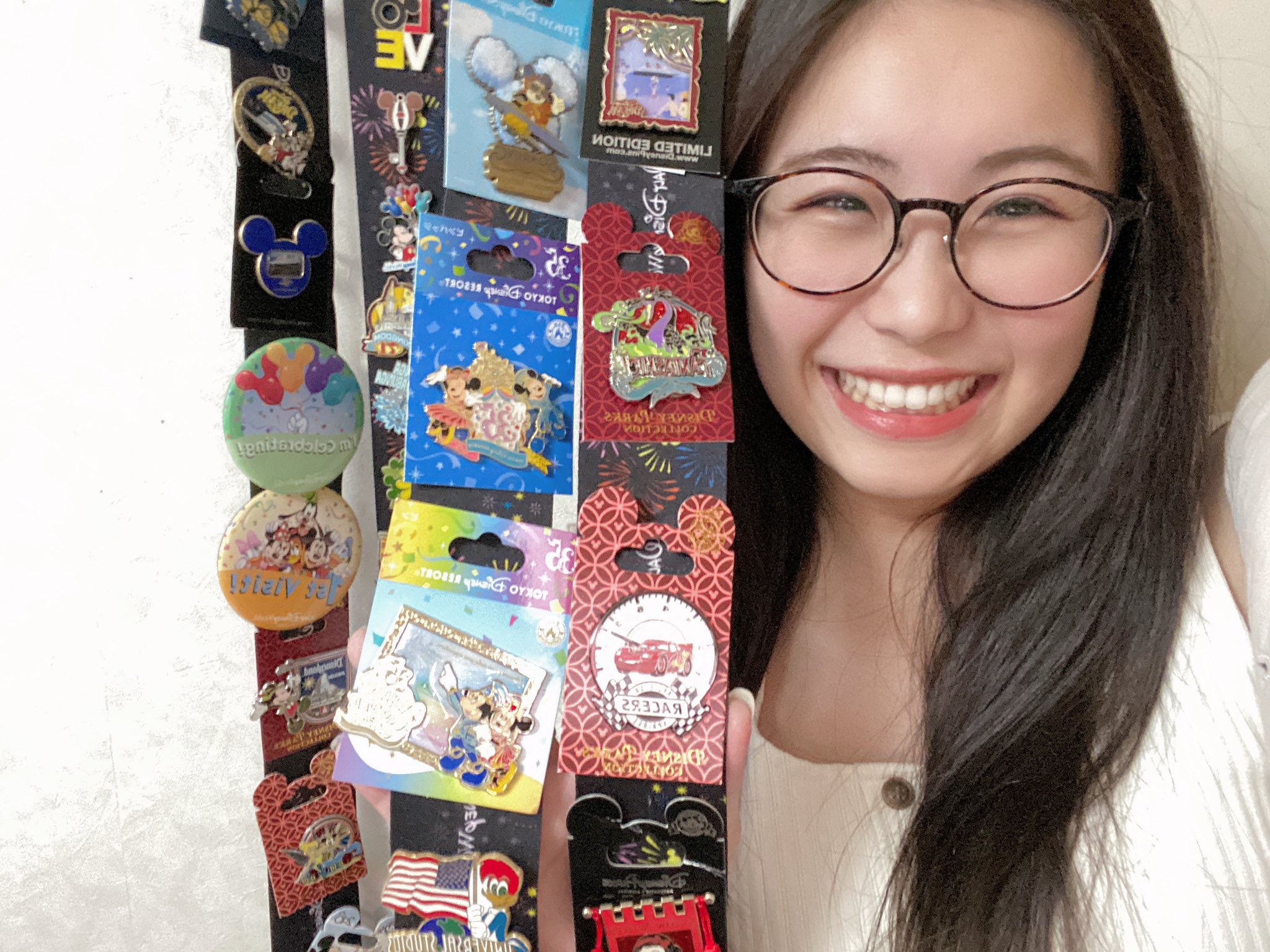 藤本くるみ 私のディズニーピンバッチコレクション 東京のも海外のも集めてますー パークのピンバッチ とかアトラクションのピンバッチとか周年記念のピンバッチとか 今度 紹介動画 的なもの撮ってみようかな ディズニー Disney