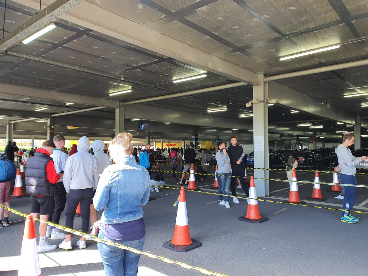 ConalThomas's tweet photo. IKEA Dublin has just opened to the public. 

The queue already stretches from the entrance, through the car park and back outside. https://t.co/CLxEteRNKX