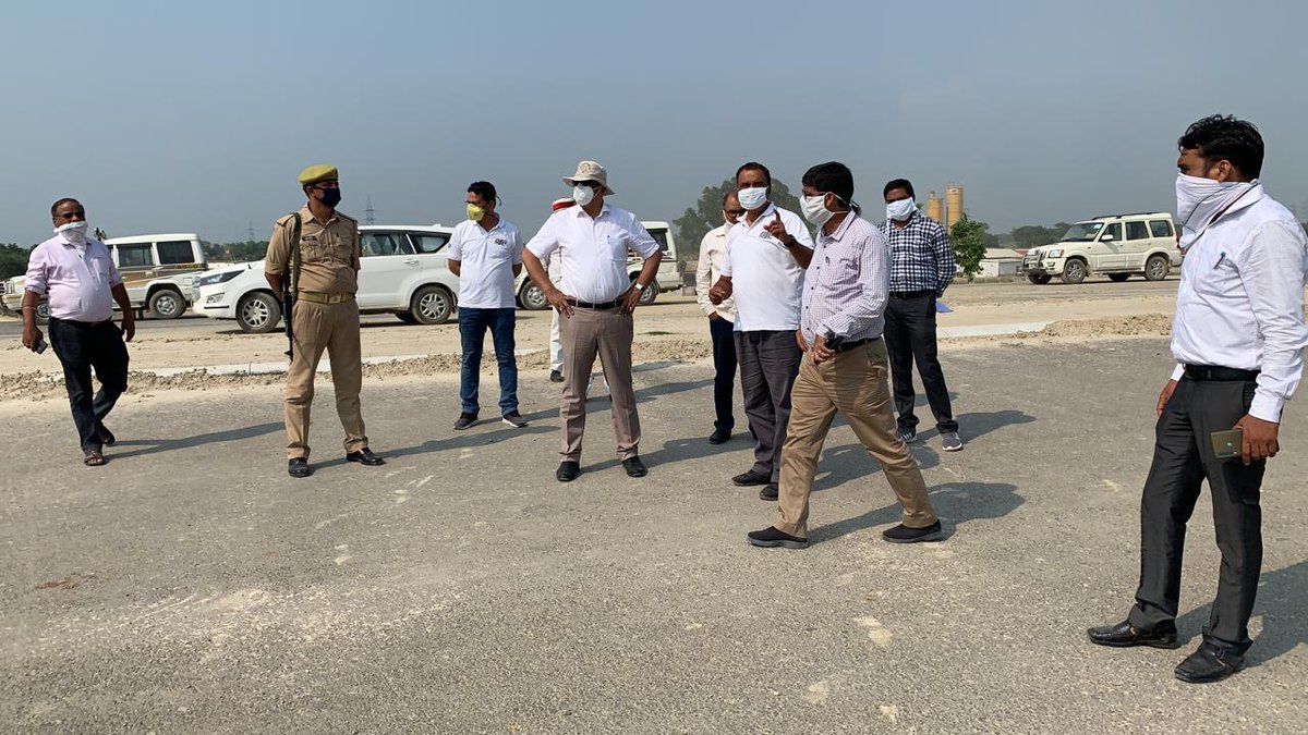 ajitrawat33's tweet photo. @upeidaofficial 
@CMOfficeUP 
@UPGovt
@AdminGhazipur 
DM Ghazipur Visited at Purvanchal Expressway pkg8 Ghazipur UP, Constructed by Oriental Structural engineers Pvt ltd 👏✌️ https://t.co/6kz7OLinIj