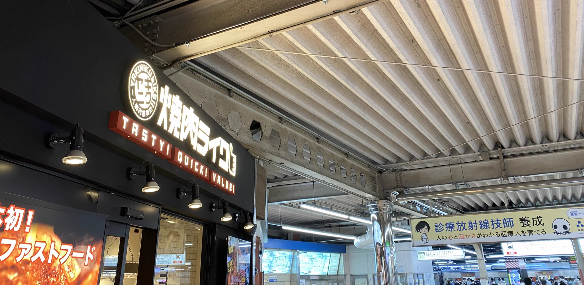 まるで立ち食いそばのように？鶴橋駅では気軽に一人焼肉を食べられる店がある！