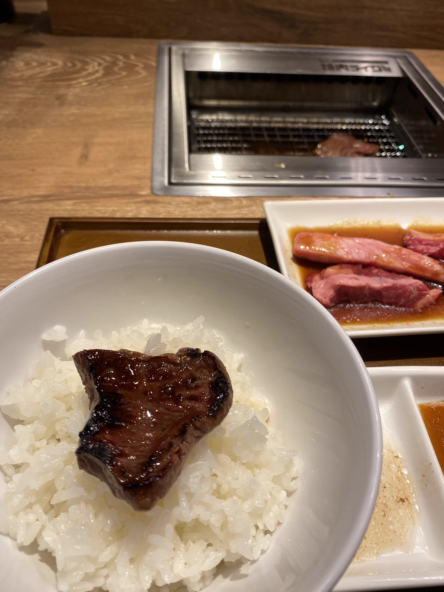 まるで立ち食いそばのように？鶴橋駅では気軽に一人焼肉を食べられる店がある！