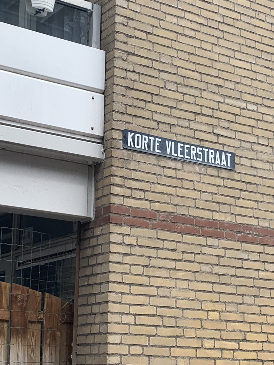 Foei en niet alleen hier <a href="/GemeenteDenHaag/">Gemeente Den Haag</a> hier zou ik niet willen wonen, zelf woon ik op Scheveningen maar ook daar. Bakken zijn meestal vol. En ik moet naar 2 plekken om te sorteren!