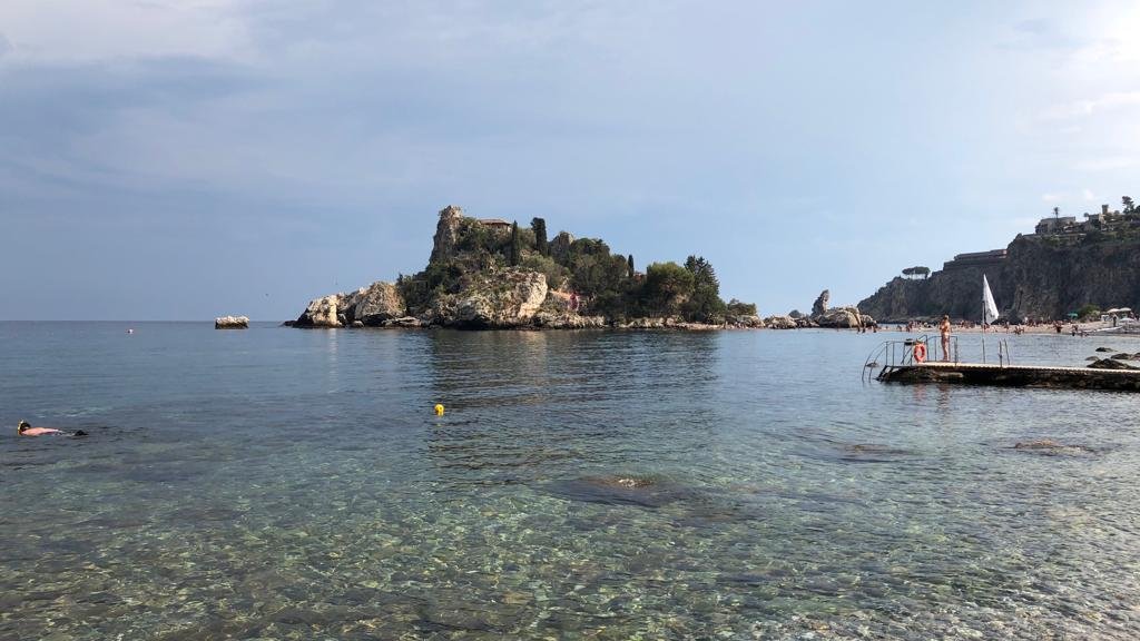 EU_Commission's tweet photo. Clean bathing water is usually taken as something that is gifted, but it’s actually one of the European collective achievements.
This year’s report once again confirms that people can continue to enjoy very high quality standards: https://t.co/7kboZps8nU #WorldOceansDay2020 https://t.co/qUKI3sVb9Q