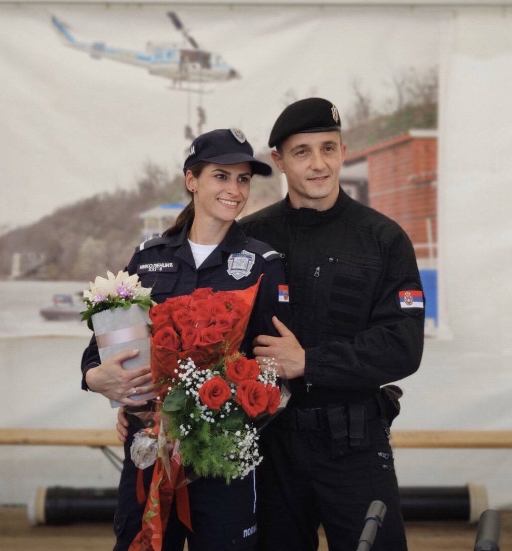 NesaStefanovic's tweet photo. Јучерашњи Дан полиције је за Сању Николенџић, полазницу 21. класе ЦОПО и Срђана Ристића, припадника САЈ, био заиста посебан. Након што је Сања и званично постала члан велике породице МУП-а, Срђан је запросио.
Младост и љубав увек побеђују!
Честитам од срца! https://t.co/gQww2k6NoD