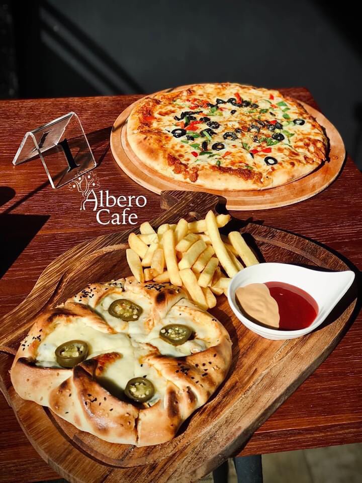 AlberoCafe's tweet photo. صبـاح الخـير علـيكم 🕊💛
للديـلـــڤــــري🚗 0911891000📞
كـافـي ومـطعـم 𝐀𝐥𝐛𝐞𝐫𝐨🌲
العنوان : فويهات الغربيه بلعون مقابل الجامعه الدوليه
📞0911891000 https://t.co/Vy3peKEdhg