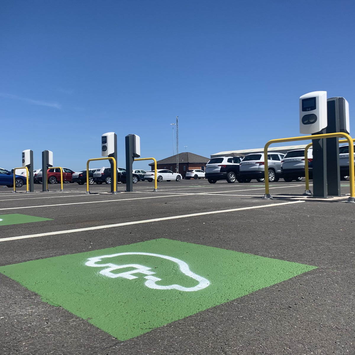 EV Charging installations in the sunshine? Take me back to last week!! Another successful installation using <a href="/ICU_Charging_UK/">Alfen UK</a> and <a href="/ParknRecharge/">Park & Recharge</a> #evcharging