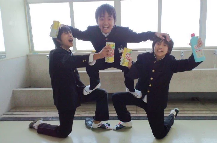 喜びすぎじゃない？ｗ学校でトイレ用洗剤がやっと給付されたときの写真！ｗ