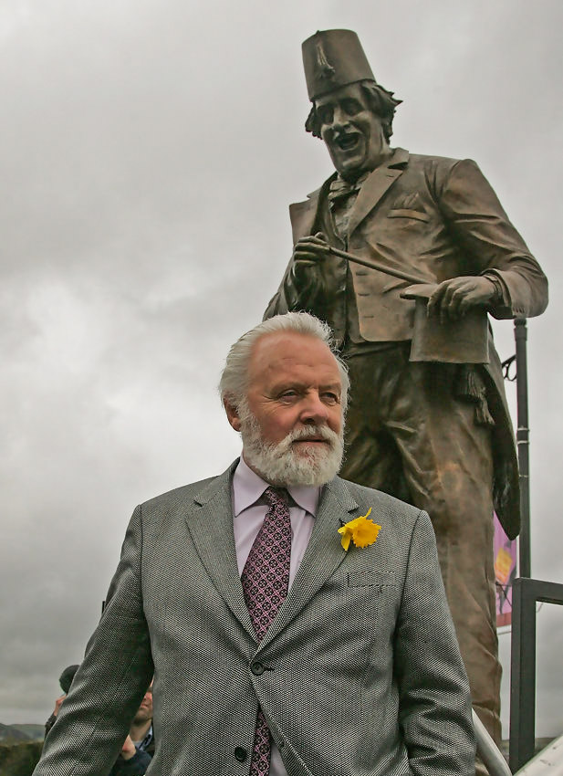 Gavcrimson On Twitter Currently Defending The Les Dawson Statue From The Inevitable Onslaught From Motherinlawslivesmatter