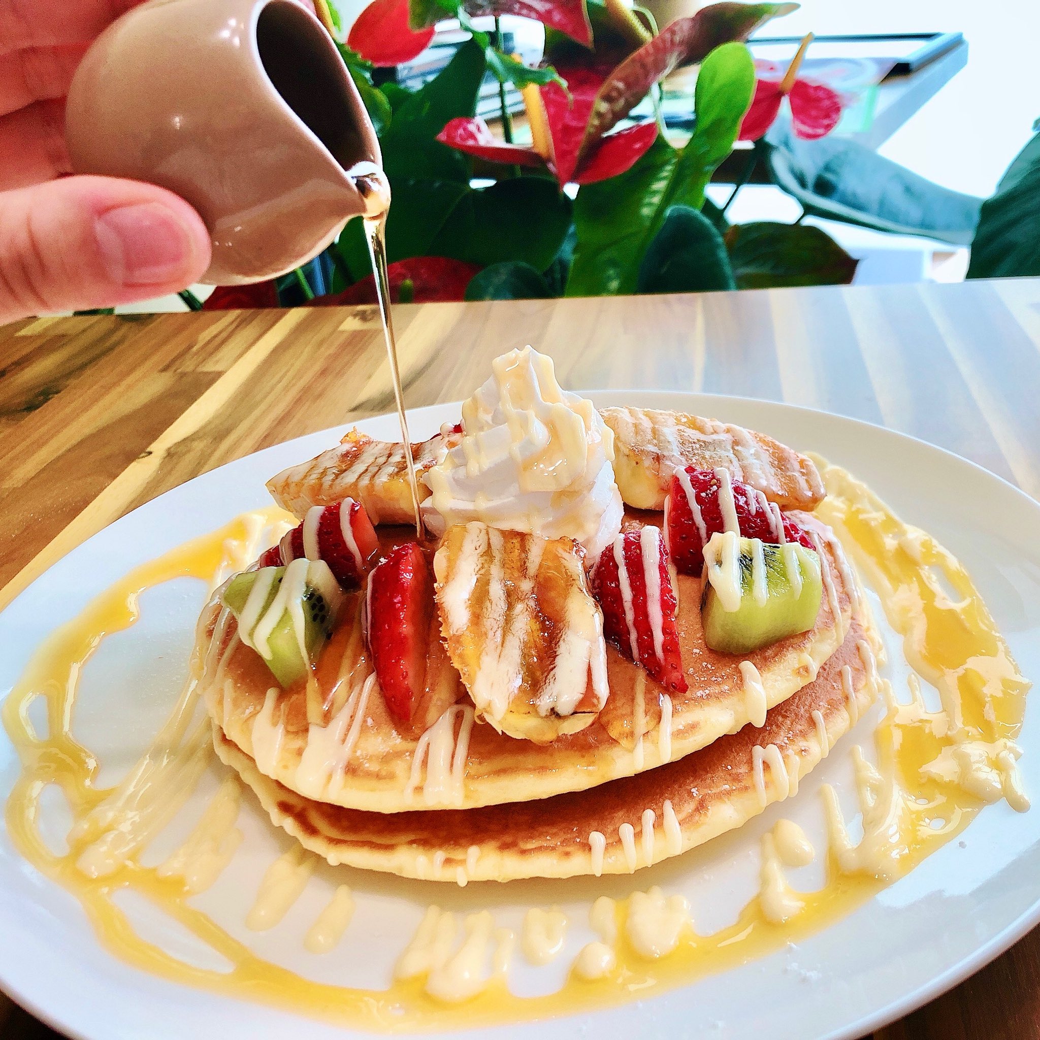 Hoku Dnb ランチ限定のホノルルパンケーキです ふわふわのパンケーキにフルーツ とカスタードをたっぷりのせています キャラメライズされたバナナがアクセントになります 是非 お試しください Hoku ホク 宇和島 パンケーキ ハワイ
