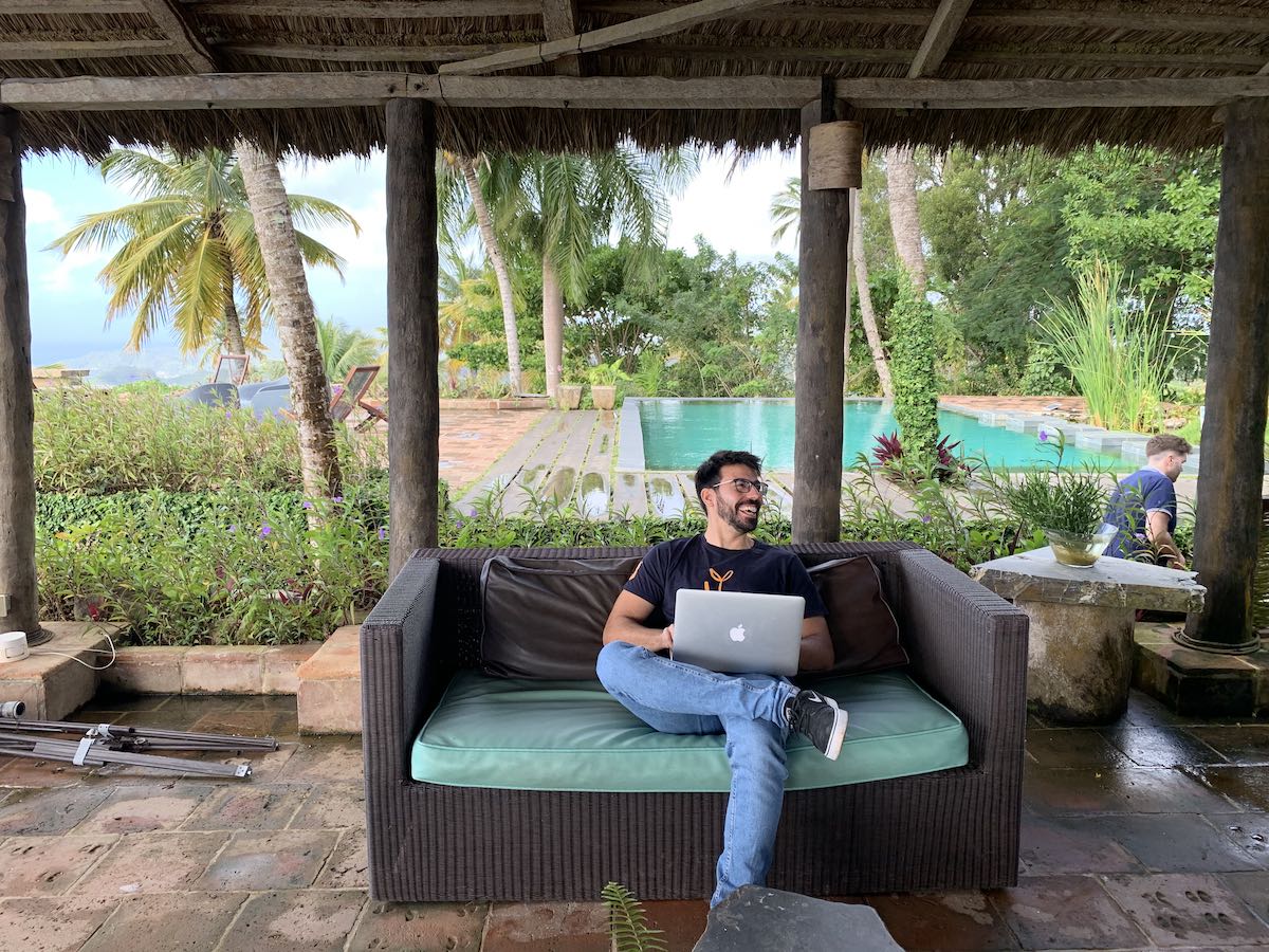 welovecodeio's tweet image. Inauguramos nuestras entrevistas! 🚀

Hablamos con @iagolast, desarrollador frontend gallego que trabaja en remoto para una empresa de SF, y que ¡publicó un libro sobre Frontend Testing durante la cuarentena!

La entrevista completa, aqui 👇

welovecode.io/blog/entrevist…