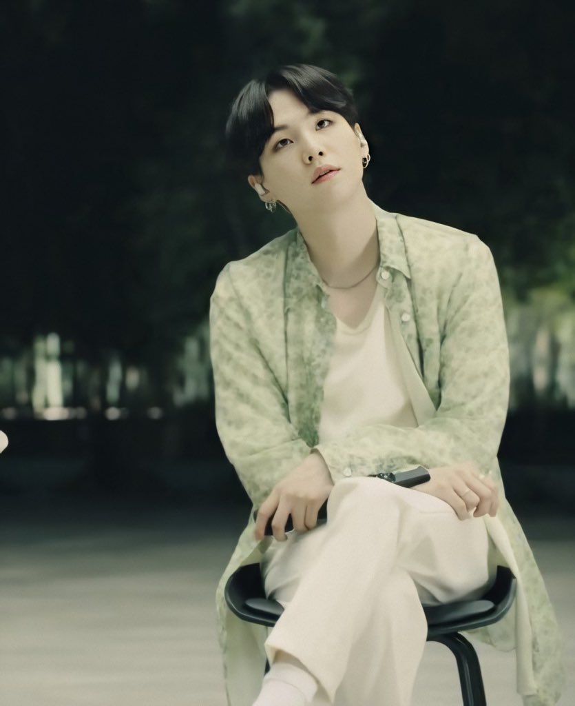 syubhoya's tweet photo. no offence yoongi is prettier than you https://t.co/5RGGYM8jkB