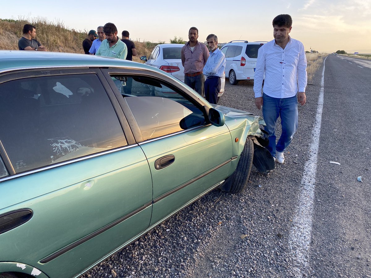 Bismil Diyarbakır istikametinde giderken sağımda tır ve kamyonlar varken, bir otomobilin tırın önünden birden sola önüme kırması ile araba ile çarpıştık. 
İnşallah bu kaza 3 yaşındaki böbrek hastası Dilgeş ve diğer çocuklarının Anneleri ile tahliyesi için def’i kaza ve bela olur.