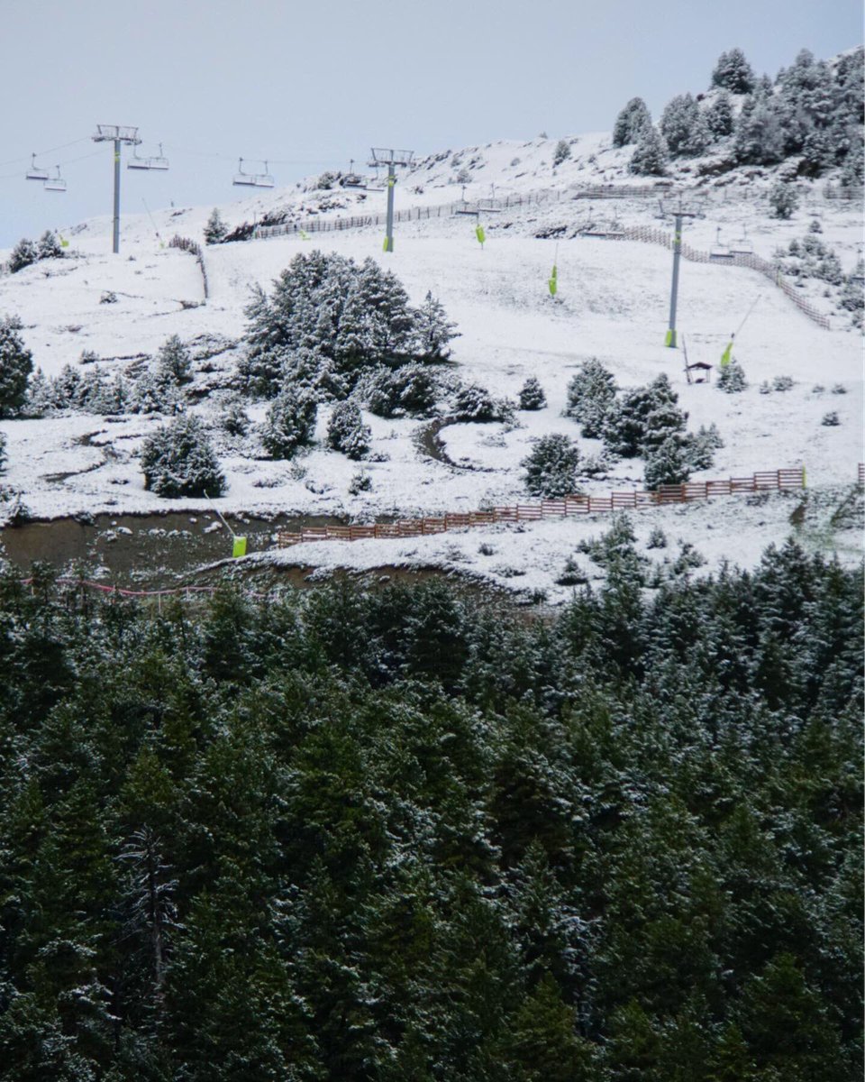nwpowderdays's tweet image. ❄️❄️❄️
#powderalert 8.06.20 #Andorra

Nevada inesperada a les cotes altes 💪❄️🤣

Avui #noworkingres #SoldeuElTarter