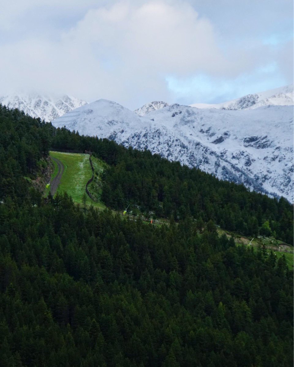 nwpowderdays's tweet image. ❄️❄️❄️
#powderalert 8.06.20 #Andorra

Nevada inesperada a les cotes altes 💪❄️🤣

Avui #noworkingres #SoldeuElTarter