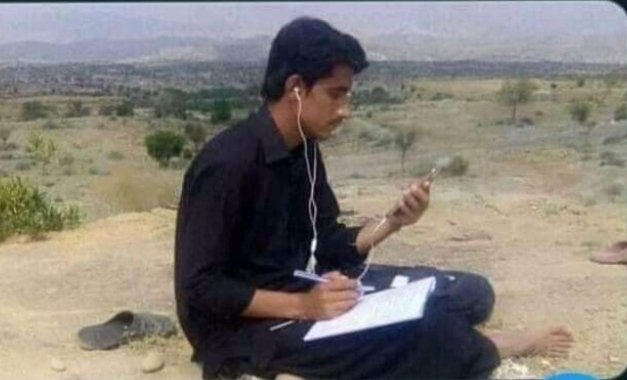 heyitshadi's tweet image. A tribal area student is attending online lecture sitting outside his home on the top of hilly area just to get good access of internet.
#noonlineclasses