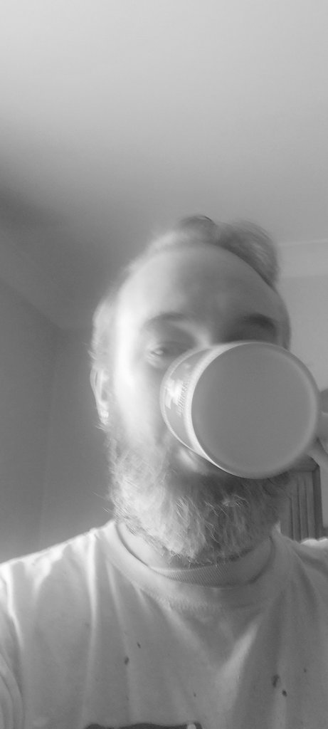 ExpressDale's tweet image. Quick cuppa tae. Ready to rock now .#painttime ##paintingmachine🔴⚫☘have a good one kids.