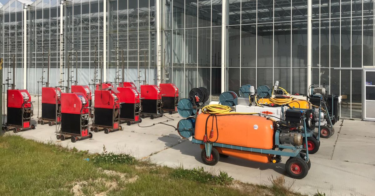 EmpasBV's tweet photo. At Holland Green Machine, all spraying equipment was SKL approved. During the test, the machines kept neatly 1.5 meters apart 😉 https://t.co/prRlGUK77N