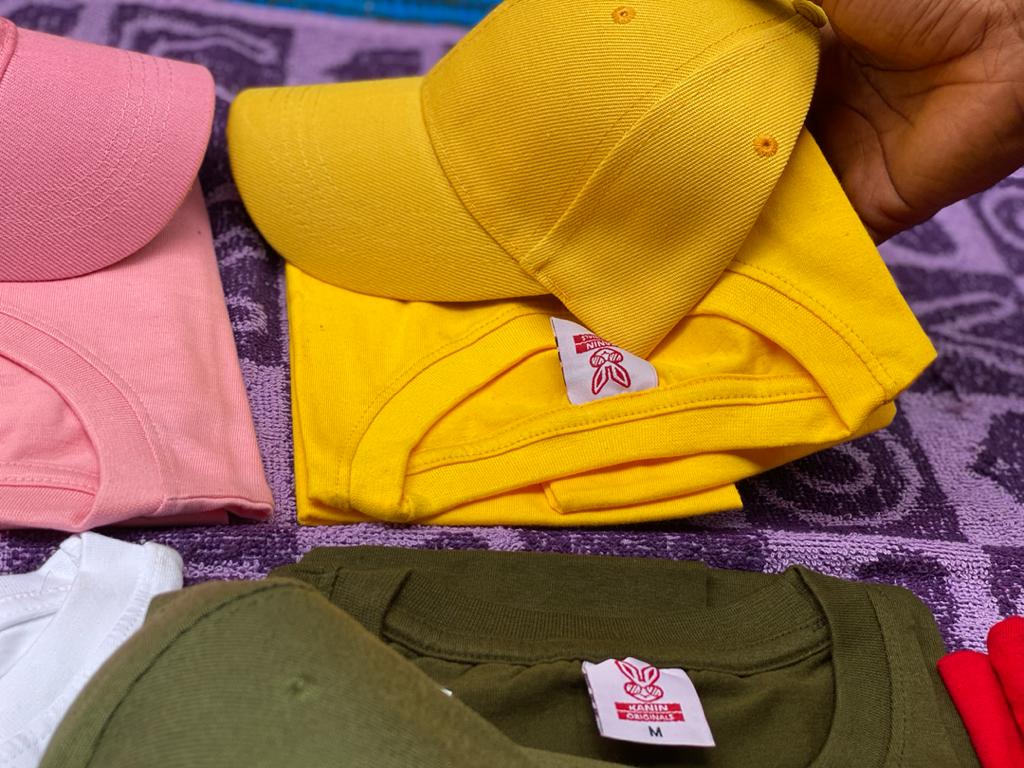 SoothPlace's tweet photo. Look simple, great and fresh on a Monday morning. 
Get a plain tee for just #1300
And you cap for #900
We are open for a bulk buy also. 

#mondaythoughts 
#MondayMotivation
#tinubu
#atiku https://t.co/vBxJHLQF7F